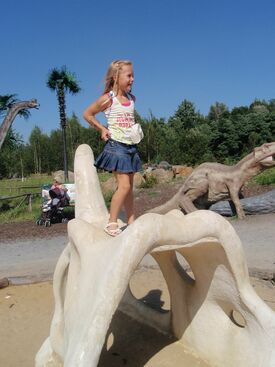 Autor: maminečka Tvoje
Název: a Vás se mám bát, dinosaři jedni...však nejste vůbec strašidelní.......  