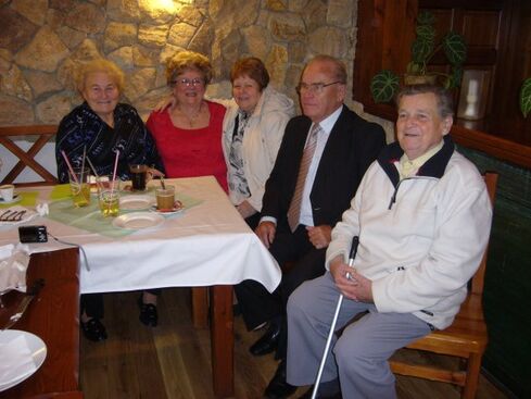 Autor: Zdenka Šmejkalová
Název: I v restauraci najdes zname. Foto na pamatku.