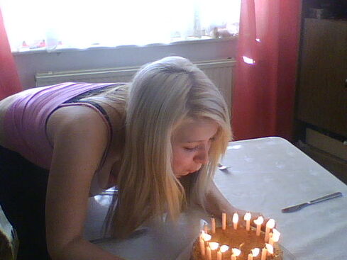 Autor: maminka
Název: Lidušky úplně poslední fotka - 16.narozeniny 1.10.2011 !!!!