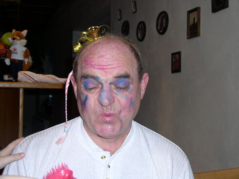 Autor: Eva Pšikalová
Název: Po zásahu vnučkou :), 2004-12-25