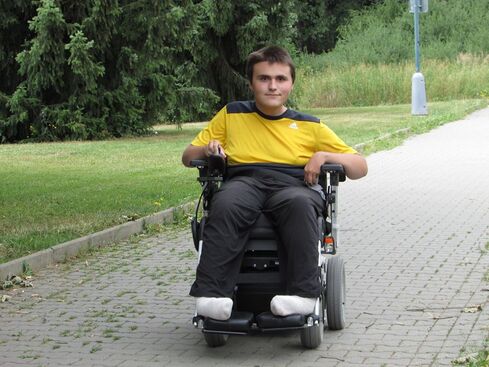 Autor: Michaela Baranovičová
Název: chýbaš nám Duško :-( čoraz viac a viac , posielame  ti  pozdrav do nebička úúprimne z našeho srdiečka :-( , ešte ktomu sviečku zapálime , na teba stále myslime 