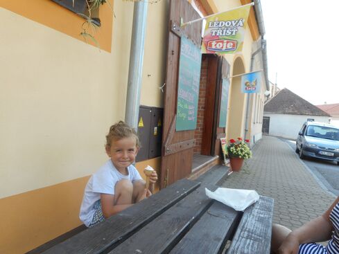 Autor: Zdeněk Polanský
Název: na zmrzlině ve Stráži n.N.