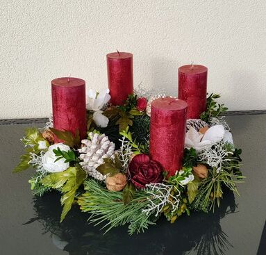 Autor: Marta Skamenova
Název: advent