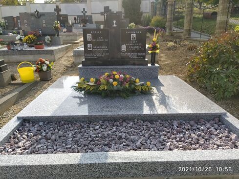 Autor: Marta Skamenova
Název: dusicky 27.10.2021