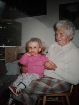 Autor: Barbora  Kvapilová 
Název: s pravnučkou S.